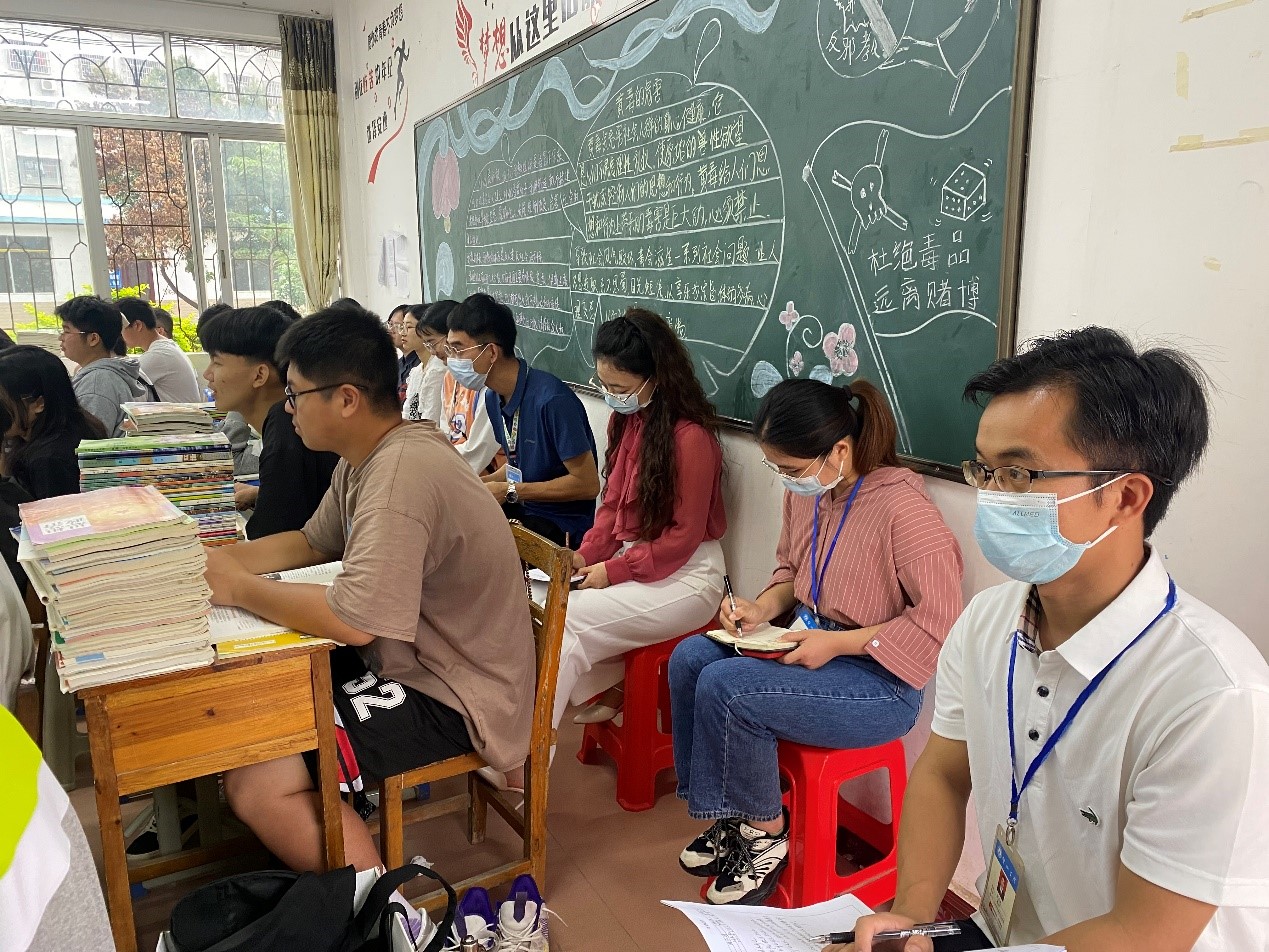 图为听课现场