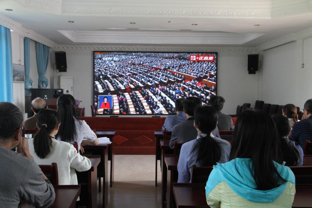 图为收听收看现场