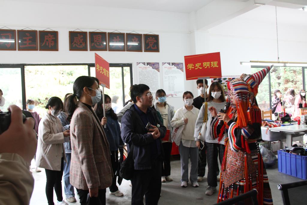 图为参观现场
