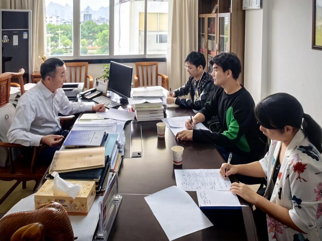 图为备课会现场